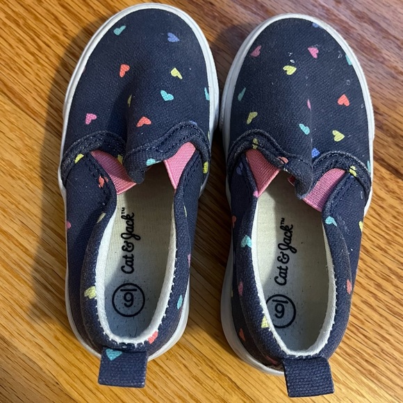 Cat and Jack slip on heart print sneakers size 6 - Picture 2 of 5